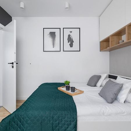 Elegant Apartment In Cracow With Balcony, Parking And Desk By Noclegi Renters كراكوفيا المظهر الخارجي الصورة