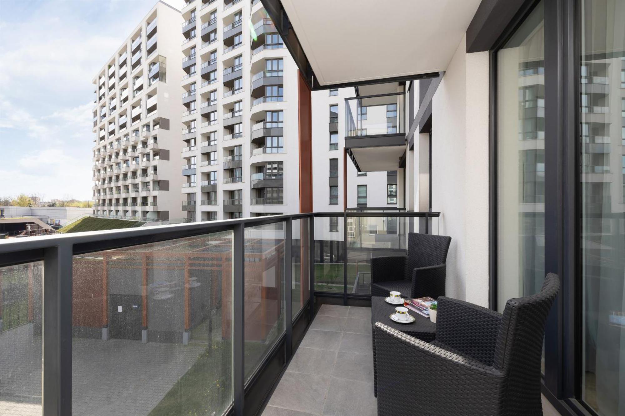 Elegant Apartment In Cracow With Balcony, Parking And Desk By Noclegi Renters كراكوفيا المظهر الخارجي الصورة
